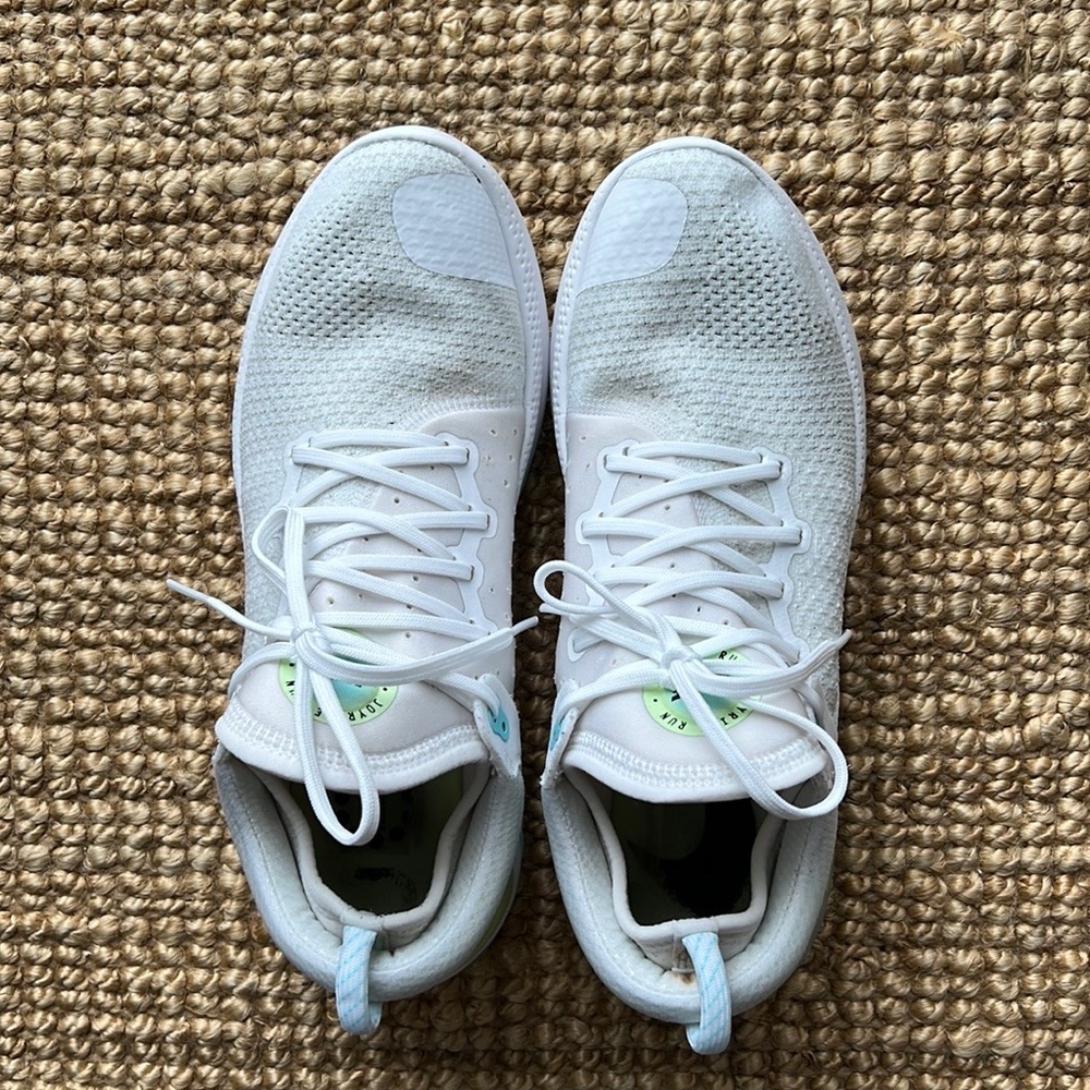 Nike Women's Joyride Flyknit Running Shoe
